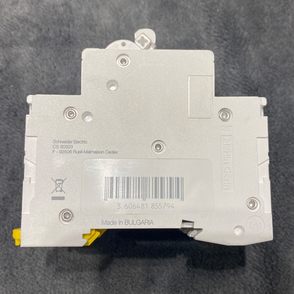 Трехполюсный модульный электрический автомат 10 Ампер уставка C, отключающая способность 6кА Шнайдер Электрик Resi 9