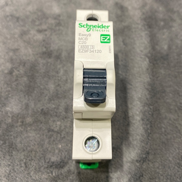 Однополюсный модульный электрический автомат 20А уставка C, отключающая 4500А Шнайдер Электрик ИЗИ 9