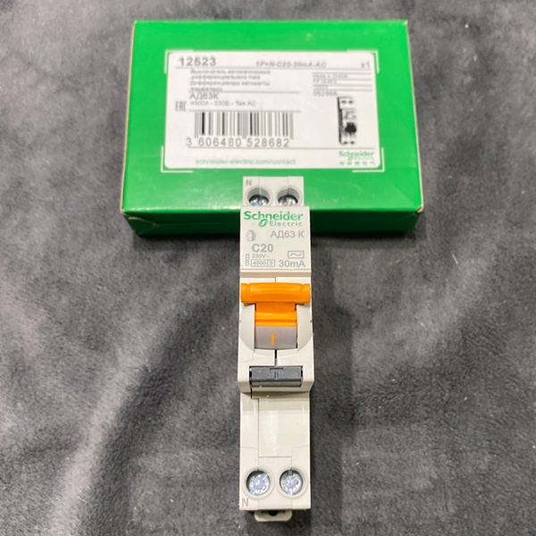 Двухполюсный дифференциальный автомат АД-63 Домовой 20А 30mA 4,5кА 1М Schneider Electric