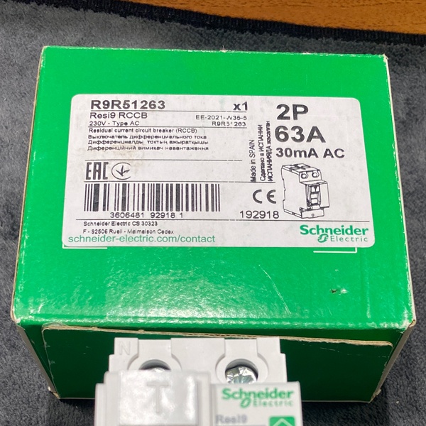 Двухполюсный выключатель дифференциального тока 63 А Шнайдер Электрик 30мА типа AC