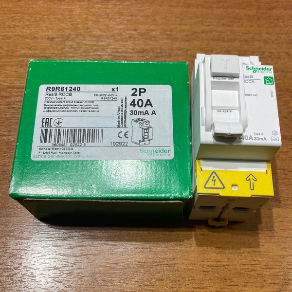 Двухполюсный выключатель дифференциального тока 40 А Шнайдер Электрик 30мА типа A