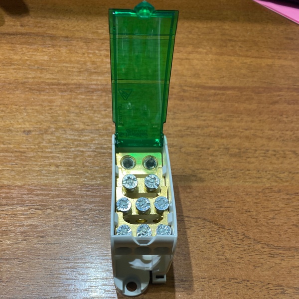 Винтовой распределительный блок Шнайдер Электрик (1х10) 10 отверстий 125А