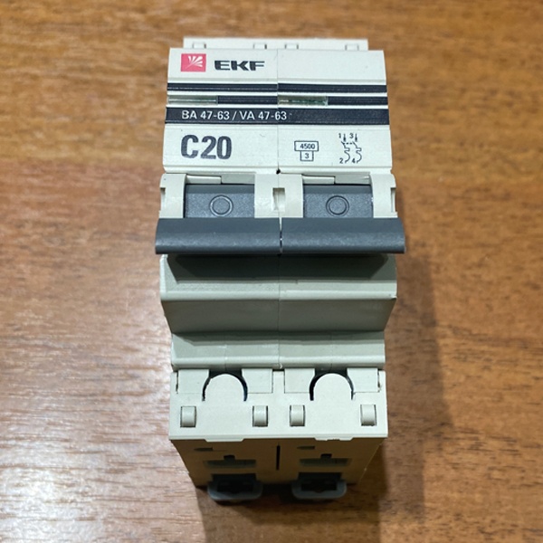 Двухполюсный модульный электрический автомат ЭКФ PROxima ВА47-63, номинальный ток 20 Ампер, с характеристикой С