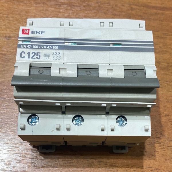 Трехполюсный, автоматический выключатель ЭКФ BA47-100, номинальный ток 125 Ампер, с характеристикой С, отключающая способность 10 кА