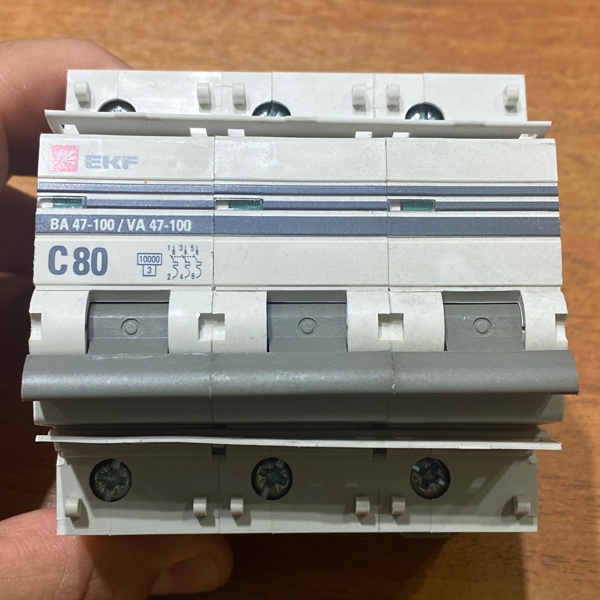Трехполюсный, автоматический выключатель ЭКФ BA47-100, номинальный ток 80 Ампер, с характеристикой С, отключающая способность 10 кА