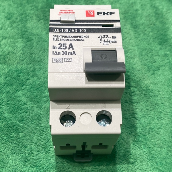 Четырехполюсный дифференциальный выключатель ВД-100 ЭКФ PROxima, номинальный ток 25 Ампер, ток утечки 30 мА, тип AC