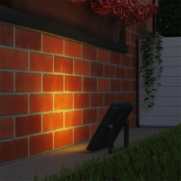 Прожектор LED Qplus, влагозащищенный, морозостойкий, мощностью 100 Ватт, холодный дневной свет