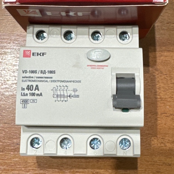 Четырехполюсный дифференциальный выключатель ВД-100 ЭКФ PROxima, номинальный ток 40 Ампер, 100 мА тип AC с селективной защитой&nbsp;