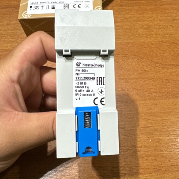 Двухмодульное однофазное реле напряжения РН-40ТС, ток нагрузки 40 А  на DIN-рейку