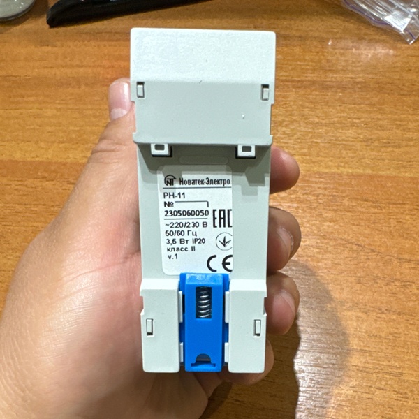 Однофазный цифровой индикатор напряжения Новатек-Электро РН-11