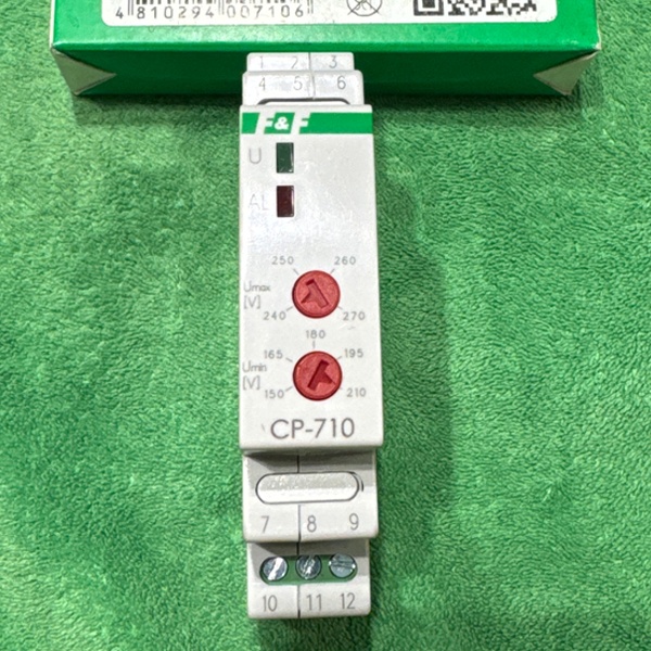 Реле контроля напряжения СР-710 в однофазной сети переменного тока и защиты электроустановок, напряжение питания 150-300 В, встроенный таймер, контакт 1NO/NC, 16 А.