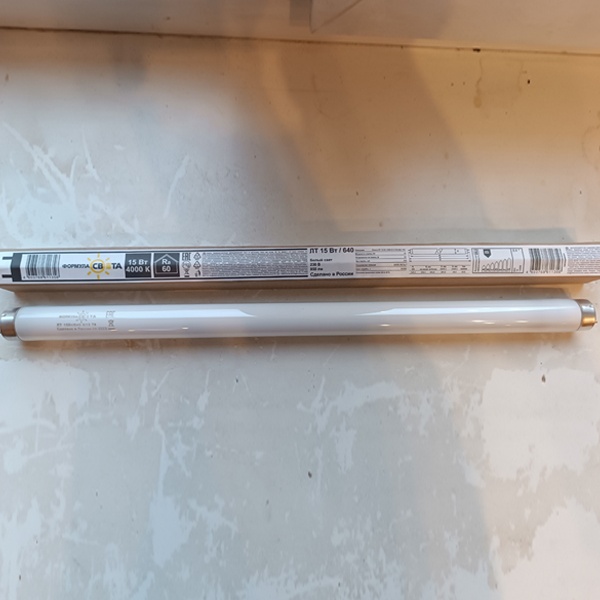 Двухцокольная лампа-трубка люминесцентная ЛЛ Т8 мощностью 15 Вт с цоколем G13 белого (дневного) света для ЭПРА