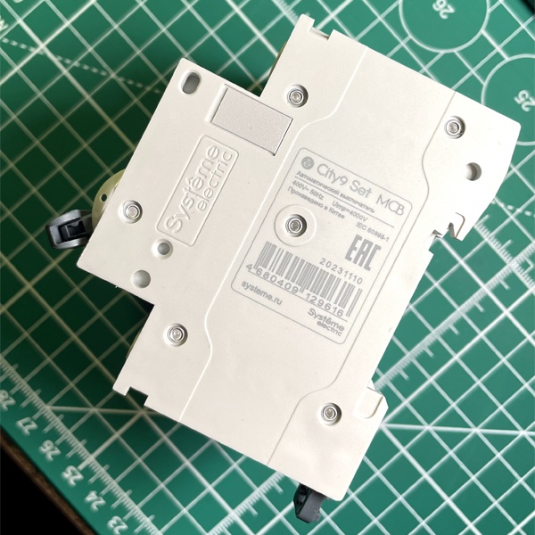 Модульный четырехполюсный электрический автомат переменного тока на 20 Ампер с отключающей способностью 6000А, кривая B, Систем Электрик Сити9