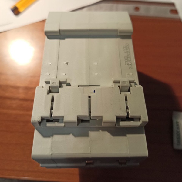 Двухполюсный дифференциальный автоматический выключатель 100мА тип АС IEK АД12S со встроенной защитой 50А уставка С