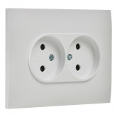 Розетка 2-я без заземления в сборе ИЭК SKANDY SK-R09W 10А шторки арктический белый
