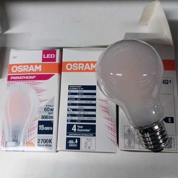 Филаментная лампочка формы груша с нитевидными светодиодами Осрам мощностью 6,5 Ватт, с цоколем E27, теплого света, матовая колба