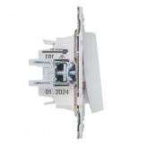 Переключатель перекрестный одноклавишный ИЭК SKANDY SK-V03W 10А арктический белый