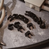 Крепеж-клипса Rexant для труб под монтажный пистолет в п/э d16 [упак.100шт] черная