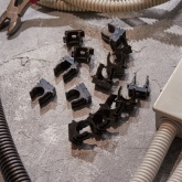 Крепеж-клипса Rexant для труб под монтажный пистолет в п/э d16 [упак.100шт] черная