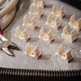 Крепеж-клипса Rexant для труб под монтажный пистолет в п/э d20 [упак.100шт] белая