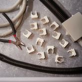 Крепеж-клипса Rexant для труб под монтажный пистолет в п/э d20 [упак.100шт] белая