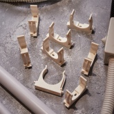 Крепеж-клипса Rexant для труб под монтажный пистолет в п/э d40 [упак.25шт] белая