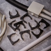 Крепеж-клипса Rexant для труб под монтажный пистолет в п/э d50 [упак.25шт] черная