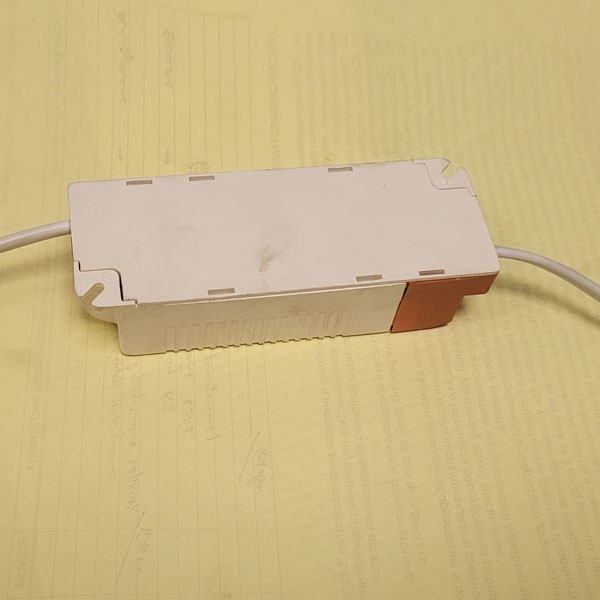 Блок питания для потолочных лед светильников и панелей