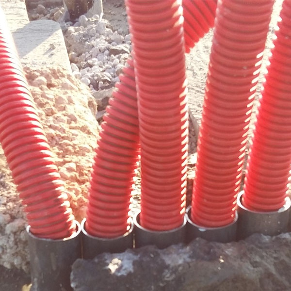 Пластиковая двухслойная гофра ПНД 50мм с протяжкой для прокладки электрического кабеля и провода