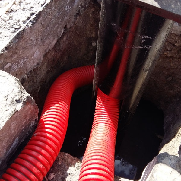 Пластиковая двухслойная гофра ПНД 50мм с протяжкой для прокладки электрического кабеля и провода