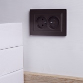 Розетка ИЭК BRITE 2х2P без заземления со шторками двойная 10А бронза в сборе (РСш12-2-БрТБ)