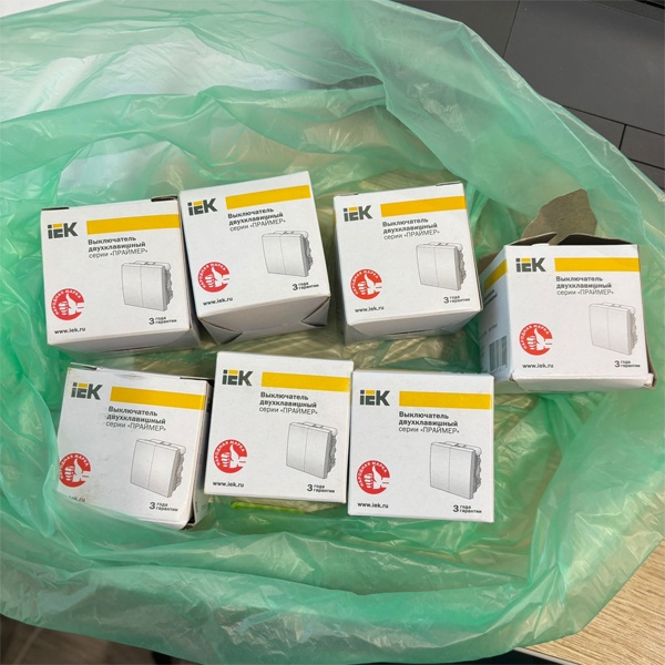 2-клавишный выключатель 2 модуля белый, Праймер ИЕК