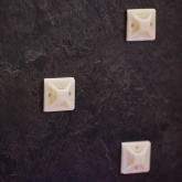 Площадка Rexant самоклеящаяся 25 х 25 мм, белая под хомуты [упаковка 100 шт]