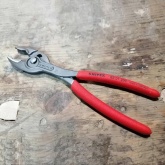 Клещи захватные TwinGrip с фронтальным и боковым захватами зев 4-22 мм, длина 200 мм, обливные ручки