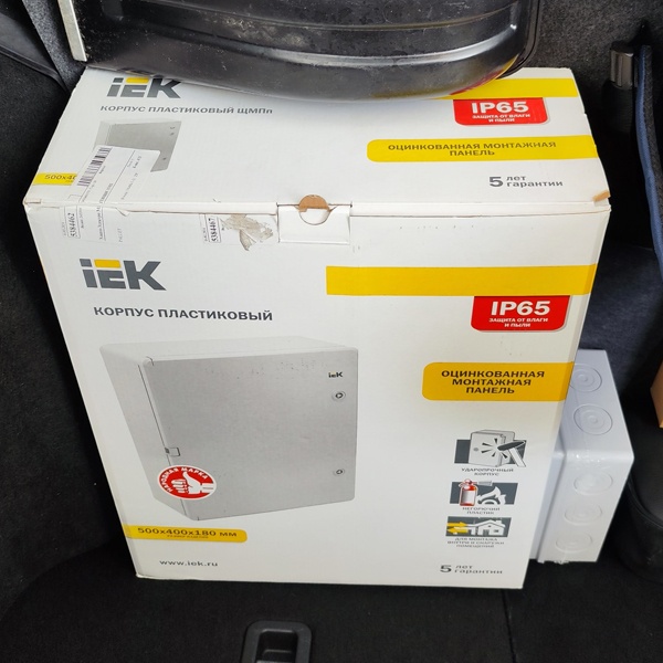 Влагозащищенный электрощит 500х400мм из ударопрочного пластика ЩМПп с монтажной панелью IEK, накладного монтажа, сплошная серая дверца
