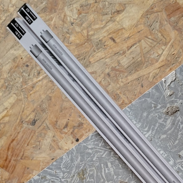 Двухцокольная лампа-трубка люминесцентная ЛЛ Т5 мощностью 13 Вт с цоколем G5 холодного света для ЭПРА