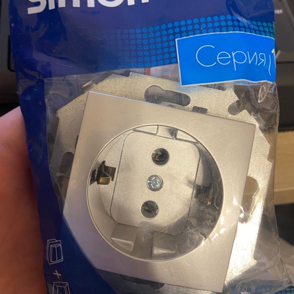 Встраиваемая силовая розетка с заземлением