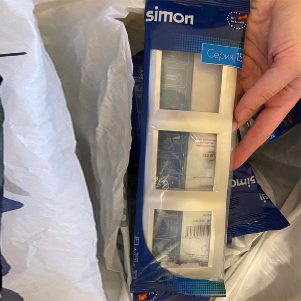 Декоративная универсальная трехпостовая рамка Симон