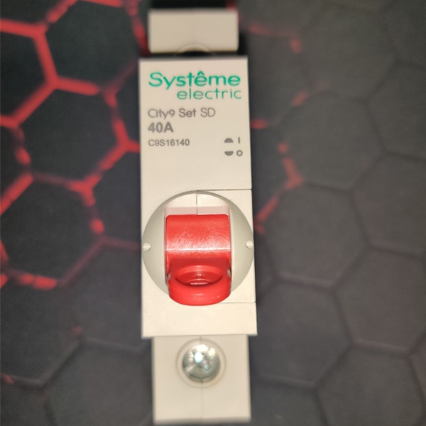 Выключатель-разъединитель однополюсный City9 Set Systeme Electric, с номинальным током 40 Ампер, с красной рукояткой управления
