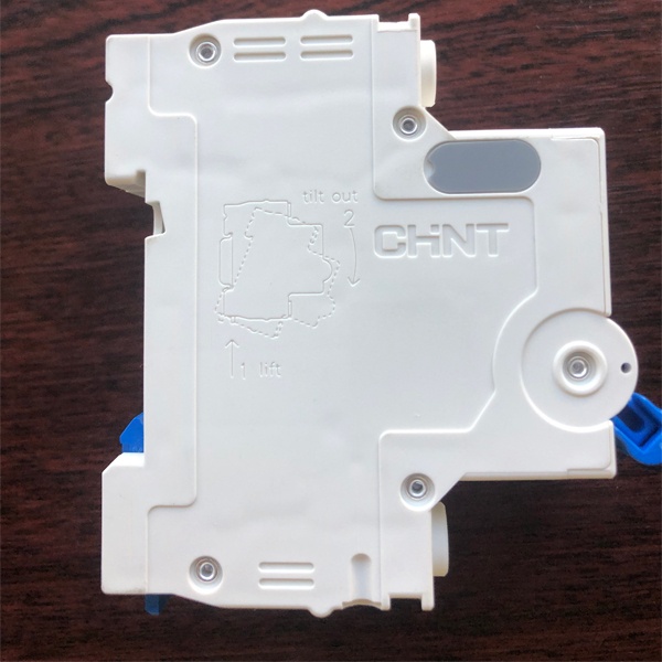 Двухполюсный модульный электрический автомат ЧИНТ с уставкой типа С, ток нагрузки 32 Ампера, отключающая способность 6000 А