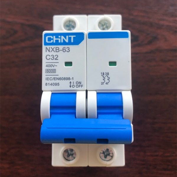 Двухполюсный модульный электрический автомат ЧИНТ с уставкой типа С, ток нагрузки 32 Ампера, отключающая способность 6000 А