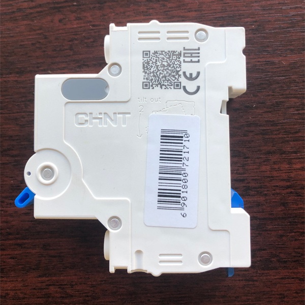 Однополюсный модульный электрический автомат ЧИНТ с уставкой типа С, номинальная нагрузка 3 Ампера, отключающая способность 6000 А