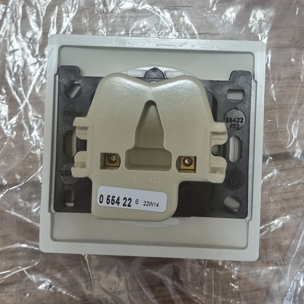 Розетка силовая для подключения электрических плит Legrand  2P+Т 20А