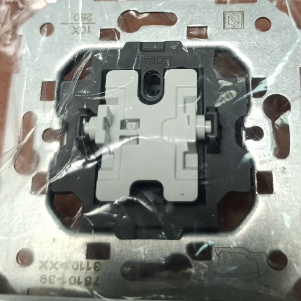 Механизм одноклавишного выключателя света Симон 82