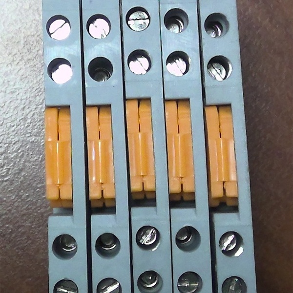 Клемма винтовая с ножевым размыкателем 4 вывода  JXB-4/35 ЕКФ Проксима серого цвета, с сечением 0,2...4 мм2