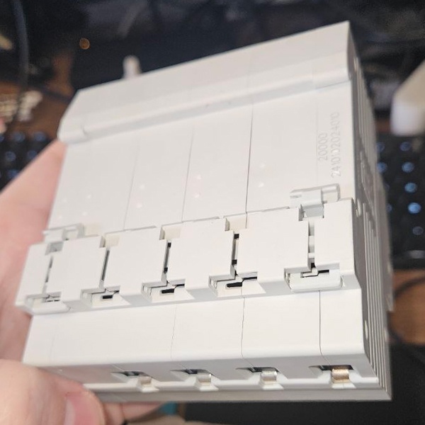 Дифференциальный автоматический выключатель ИЕК АД14 4Р 10А 30мА тип АС