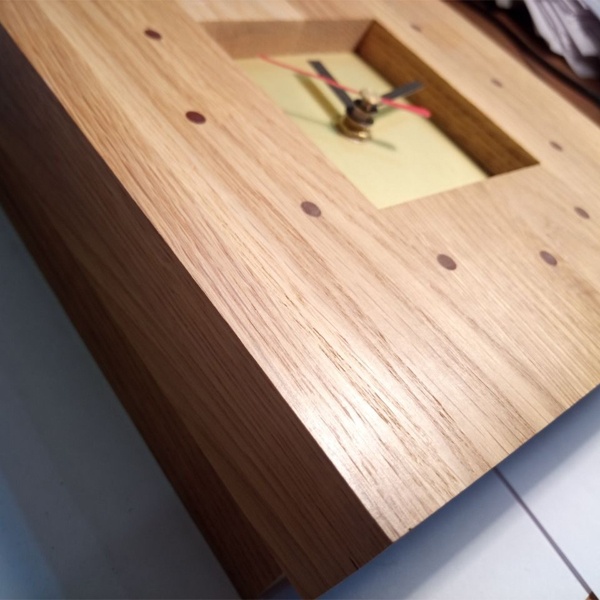 Декоративная накладка с часами для дверных звонков