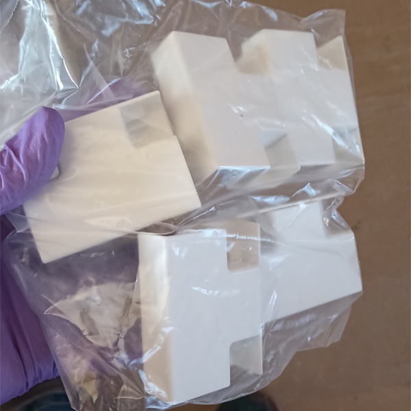 Пластиковый Т-образный отвод 90 градусов под белый кабельный канал 25*17 для проводов