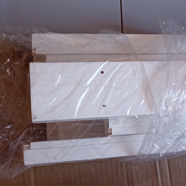 Декоративный белый короб кабельный 100*20 из ПВХ пластика с разделителем для монтажа электропроводки на стене