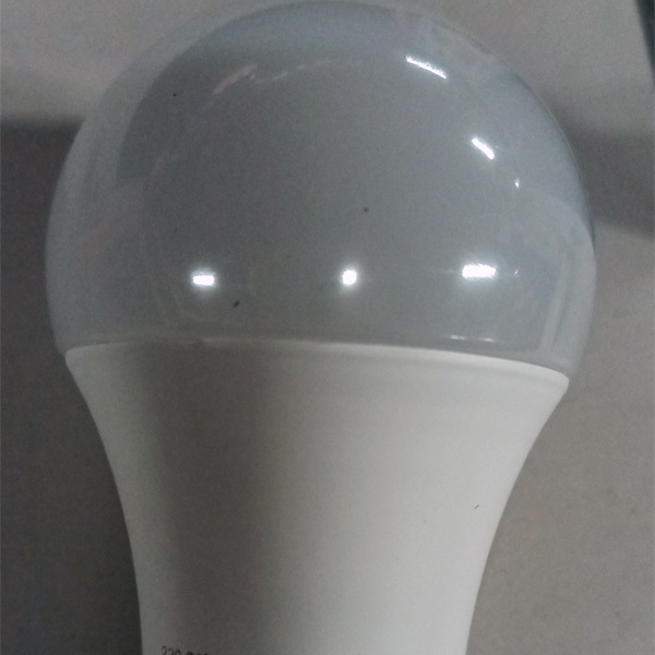 Энергосберегающая LED лампа Груша мощностью 10 Вт с цоколем E27 белого света